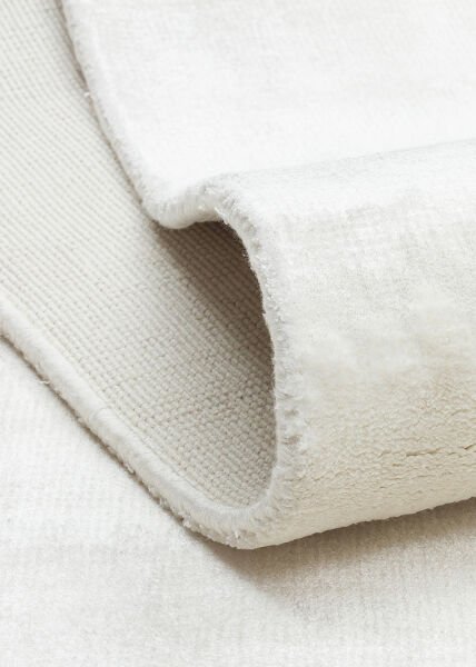 PURE WHITE