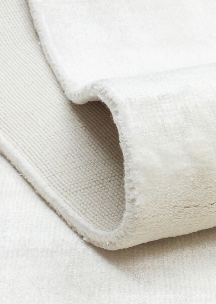 PURE WHITE